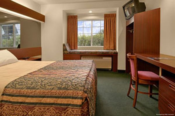 Owens Downtown Toledo BridgePointe Inn & Suites By Hollywood Casino (Northwood)